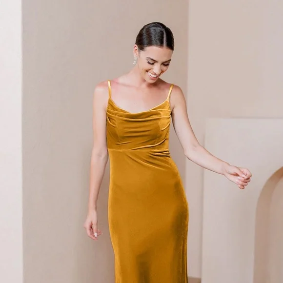 green emerald velvet dress Amazon.com: Cilontug Velvet Prom Dressess for Women with Slit V Neck A-Line  Floor Length Bridesmaid Dressess Long Formal Dress Black Size 0 : Clothing,  Shoes & Jewelry main image 0